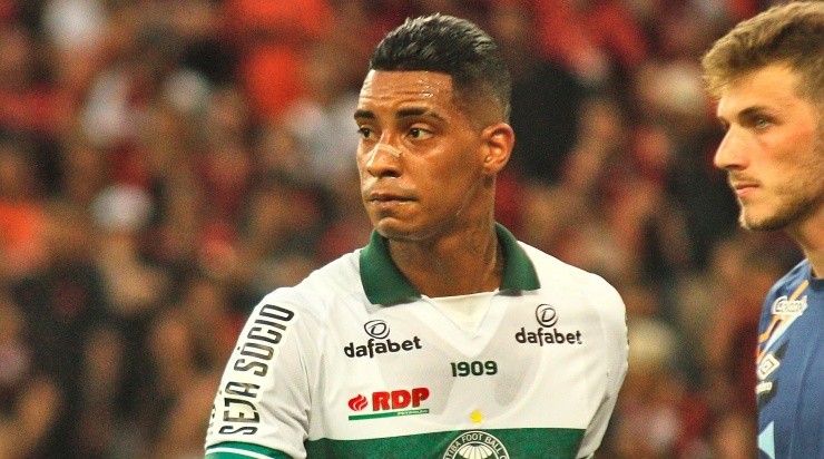 Foto: Gabriel Machado/AGIF - Alef Manga interesse o Grêmio