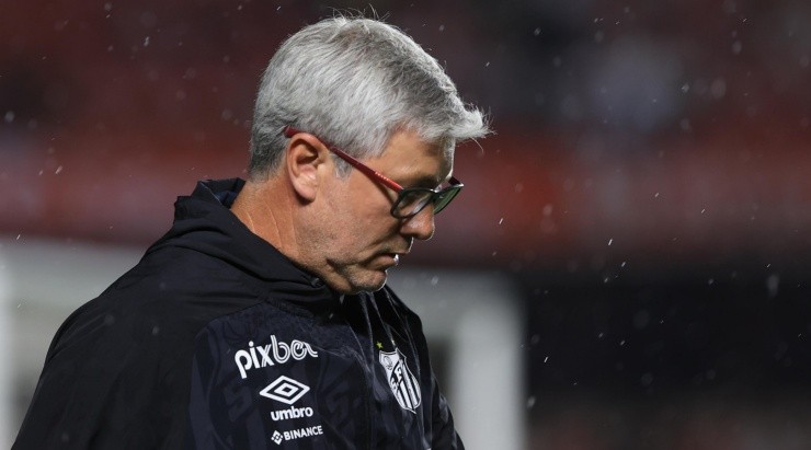 Foto: Marcello Zambrana/AGIF - Odair segue pressionado no cargo.