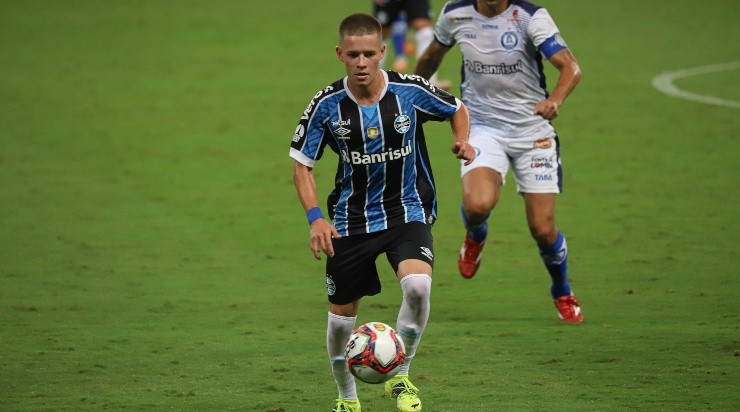 Foto: Maxi Franzoi/AGIF - Pedro Lucas: meia foi cedido ao Ceará