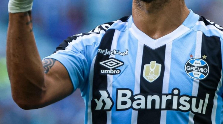 Foto: Maxi Franzoi/AGIF - Marca que deve ser alterada fica acima do logo da Umbro.