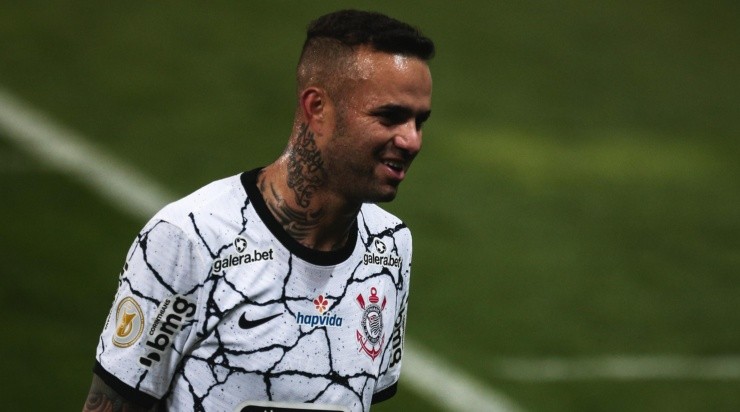 Foto: Ettore Chiereguini/AGIF - Torcedores pediram o retorno de Luan