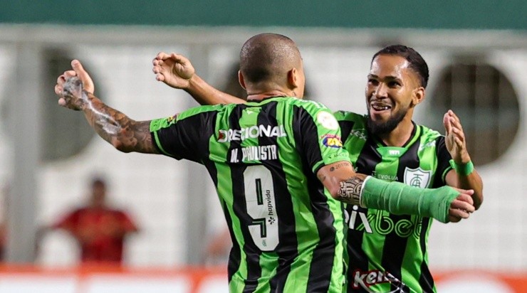 Gilson Junio/AGIF – Everaldo junto com W. Paulista comemorando gol