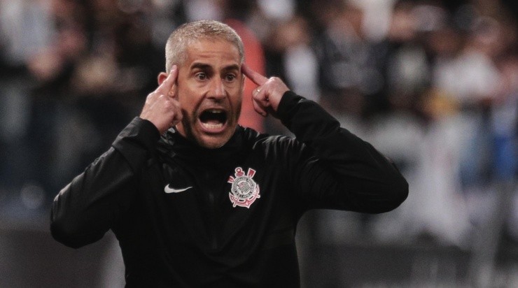 Foto: Ettore Chiereguini/AGIF - Sylvinho revelou ter sentido medo do Corinthians ser rebaixado