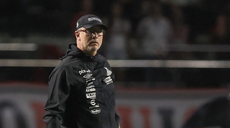 Foto: Marcello Zambrana/AGIF - Odair só venceu dois jogos com o Peixe até aqui.