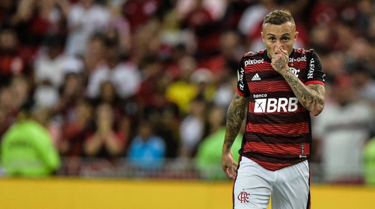 Foto: Thiago Ribeiro/AGIF - O atacante está com pouco espaço no rival Flamengo