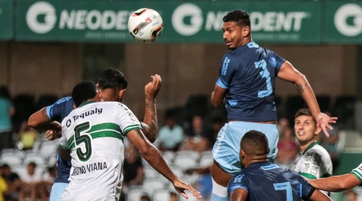 Foto: Robson Mafra/AGIF - O camisa 5 realizou sua estreia pelo Coritiba no meio de semana