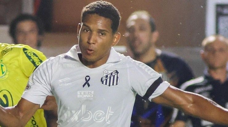 Foto: Fernanda Luz/AGIF - Lateral acabou recebendo o cartão vermelho.