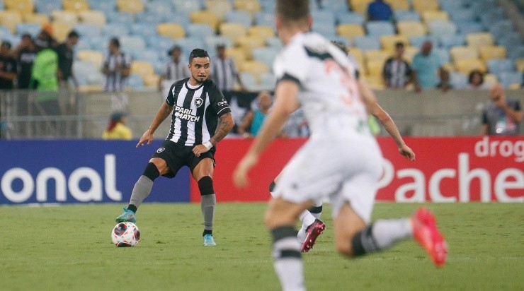 Foto: Vitor Silva/Botafogo/Divulgação - O lateral foi expulso no fim do primeiro tempo