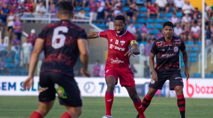 Foto: Lucas Emanuel/AGIF - Tinga disse que a atmosfera na Libertadores é diferente
