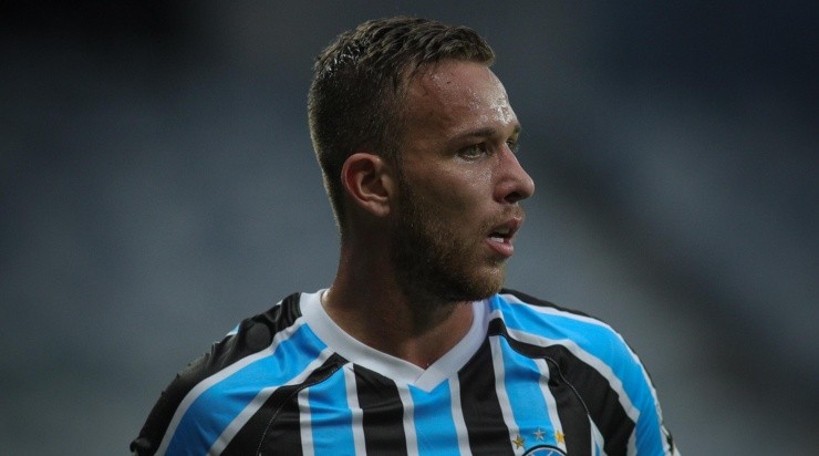 Foto: Pedro Vale/AGIF - Grêmio cogitou repatriar Arthur.