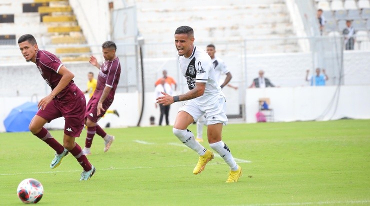 Foto: Karen Fontes/PontePress - Everton em ação contra o Juventus.