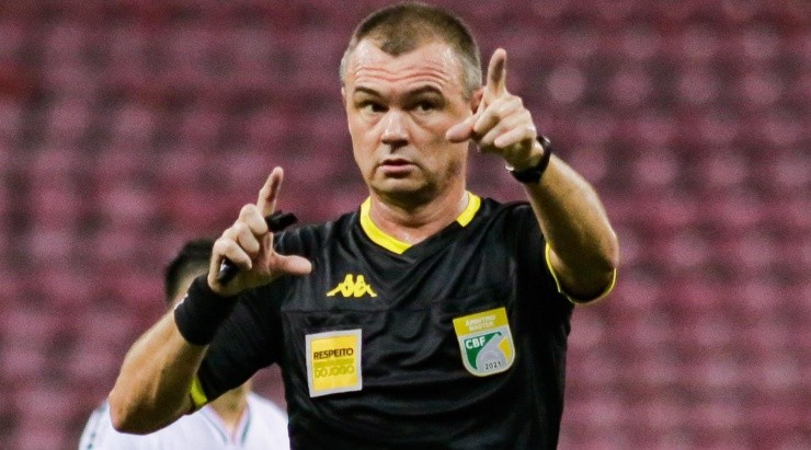 Foto: Rafael Vieira/AGIF - Vuaden vai apitar seu 18º GreNal da carreira