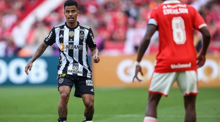 Foto: Pedro H. Tesch/AGIF - Allan: volante foi especulado como alvo do Flamengo