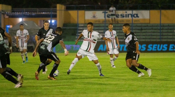 Foto: Aldo Carvalho/AGIF - Ponte Preta e Fluminense-PI em campo pela Copa do Brasil.