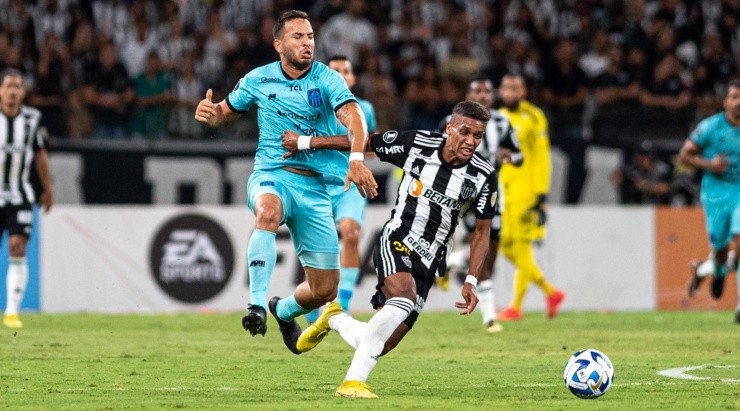 Foto: Alessandra Torres/AGIF - Pedrinho em ação contra o Carabobo, pela Libertadores.