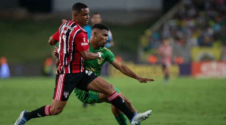 Foto: Gil Gomes/AGIF - Joaquim em ação no último Brasileirão, contra o SPFC.
