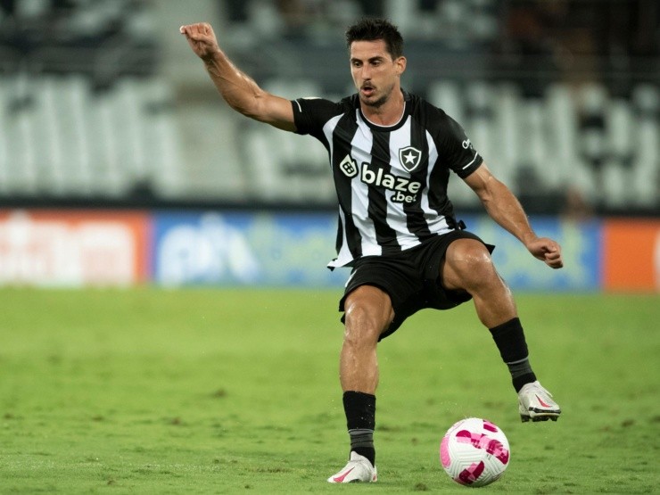 Jorge Rodrigues/AGIF – Gabriel Pires atuando pelo Botafogo