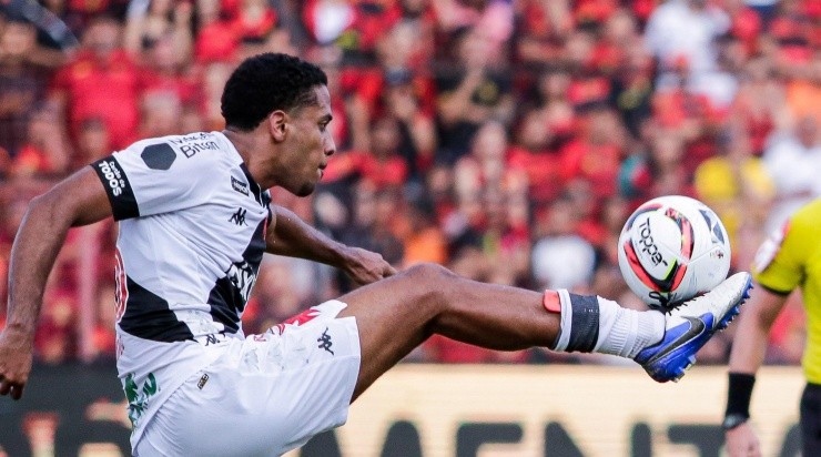 Foto: Rafael Vieira/AGIF - Miranda teve estiramento em dois ligamentos do tornozelo