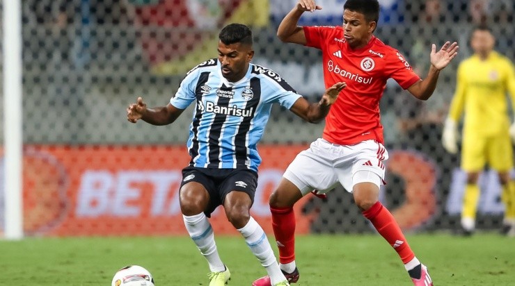 Foto: Pedro H. Tesch/AGIF - Thiago Santos: alvo de críticas da torcida do Grêmio