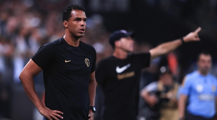 Foto: Ettore Chiereguini/AGIF - Fernando Lázaro: técnico terá que mexer no time do Corinthians