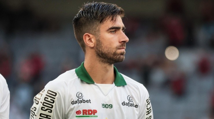 Foto: Robson Mafra/AGIF - Rodrigo Pinho pode ficar fora da partida decisiva