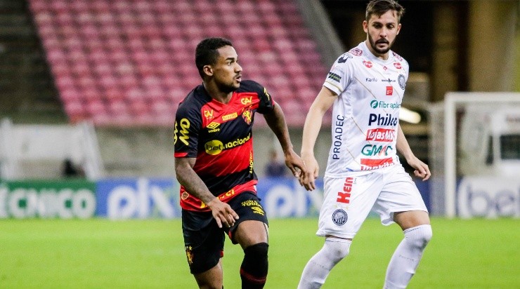 Foto: Rafael Vieira/AGIF - Eduardo voltou após cinco jogos