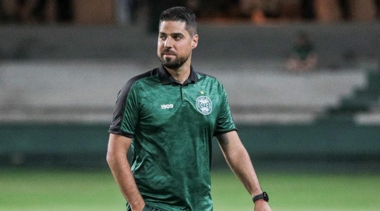 Foto: Robson Mafra/AGIF - António Oliveira vem sofrendo com a queda de produção de alguns nomes.