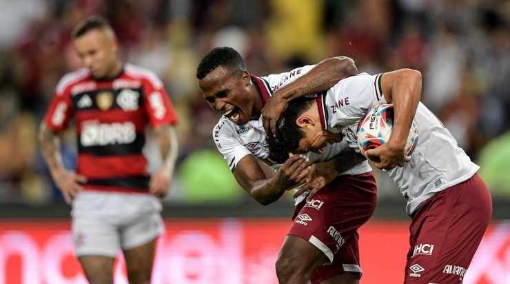 Foto: Thiago Ribeiro/AGIF - Cano e Arias comemorando o gol de empate. Foto: Thiago Ribeiro/AGIF - Cano e Arias comemorando o gol de empate.