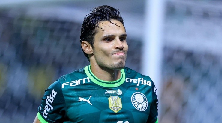 Foto: Marcello Zambrana/AGIF - Veiga está valorizado no mercado. Foto: Marcello Zambrana/AGIF - Veiga está valorizado no mercado.