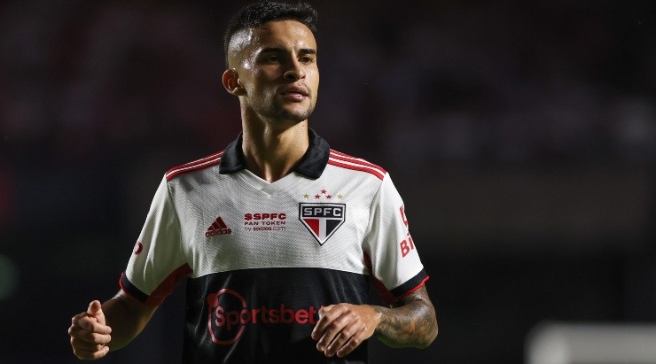 Foto: Marcello Zambrana/AGIF - Nestor: meia tem moral com o técnico Rogério Ceni