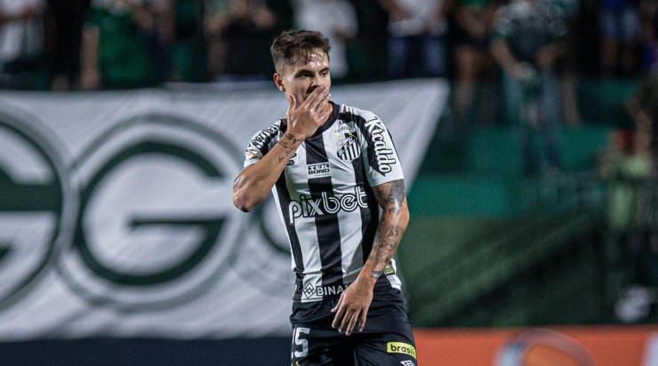 Foto: Isabela Azine/AGIF - Vinícius Zanocelo pediu para deixar o Santos