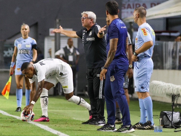 Fernanda Luz/AGIF – Odair Hellmann comandando o Santos no Paulistão