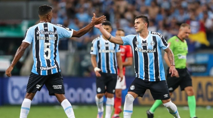 Foto: Pedro H. Tesch/AGIF - Grêmio venceu o Gre-Nal com gol nos acréscimos. 