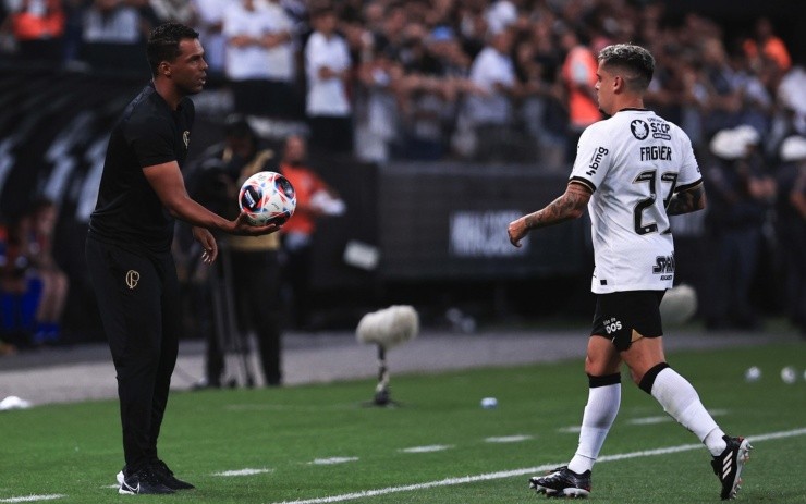 Ettore Chiereguini/AGIF – Fernando Lázaro e Fagner