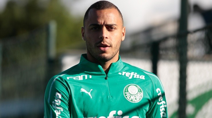 Foto: Marcello Zambrana/AGIF - Arthur Cabral: atacante não teve sequência no Palmeiras