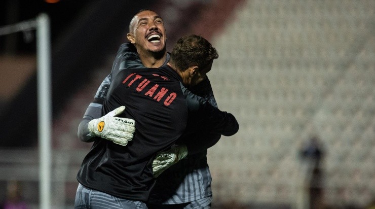 Foto: Diogo Reis/AGIF - Jogadores do Ituano comemorando a classificação.