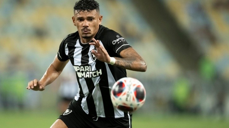 Foto: Jorge Rodrigues/AGIF - Tiquinho Soares: atacante marcou três vezes em goleada do Botafogo