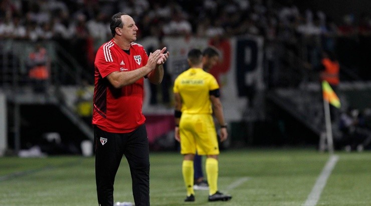 Foto: Rubens Chiri/Saopaulofc.net/Divulgação - O treinador foi mantido no cargo pela diretoria tricolor