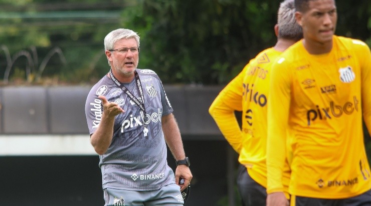 Foto: Fernanda Luz/AGIF - Com a queda no Paulistão, o técnico ganhou tempo livre para preparar a equipe