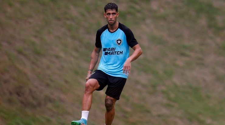 Foto: Vitor Silva/Botafogo/Divulgação - O lateral já se sente em casa no Botafogo