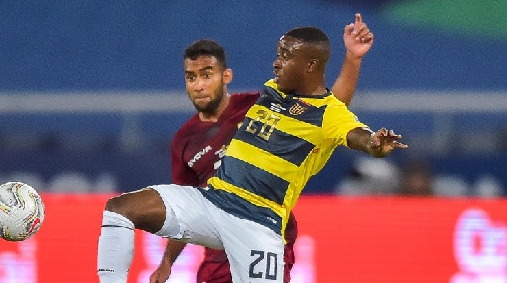 Foto: Thiago Ribeiro/AGIF - Méndez atuando pela Seleção Equatoriana. Foto: Thiago Ribeiro/AGIF - Méndez atuando pela Seleção Equatoriana.