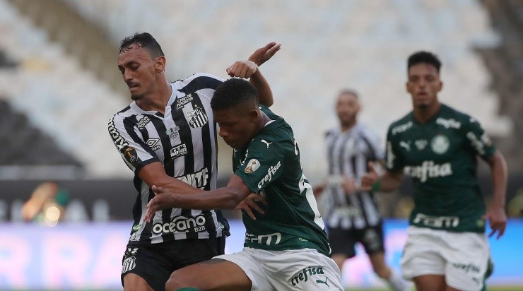 Foto: Ricardo Moraes - Pool/Getty Images - Pituca em ação na final da Libertadores.