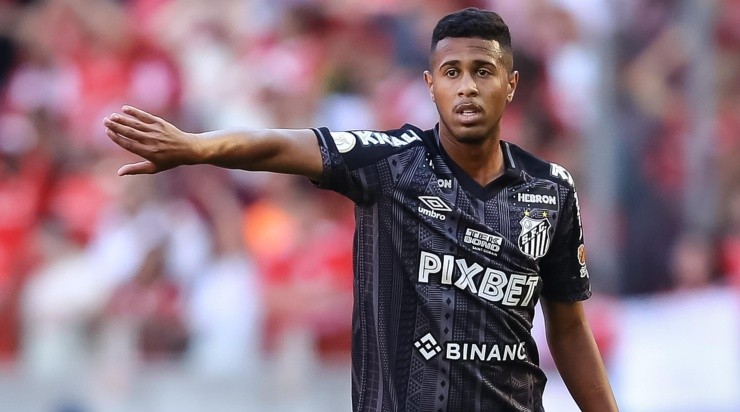 Foto: Pedro H. Tesch/AGIF - Ed Carlos está recuperado de lesão