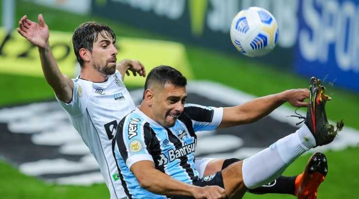 Foto: Pedro H. Tesch/AGIF - Luan Peres atuou pelo Santos entre 2019 e 2021 Foto: Pedro H. Tesch/AGIF - Luan Peres atuou pelo Santos entre 2019 e 2021