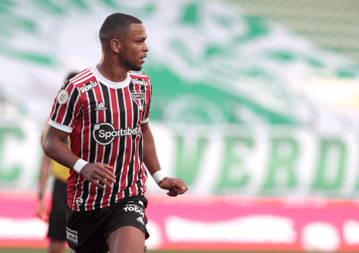 Juan Santos com a camisa do São Paulo - Foto: Miguel SCHINCARIOL/São Paulo FC