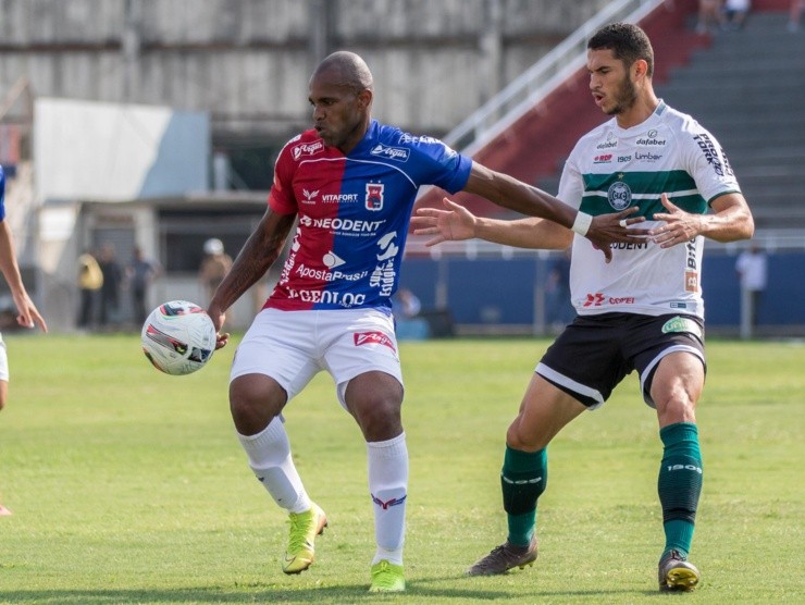 Robson Mafra/AGIF – Márcio Silva atuando pelo Coritiba