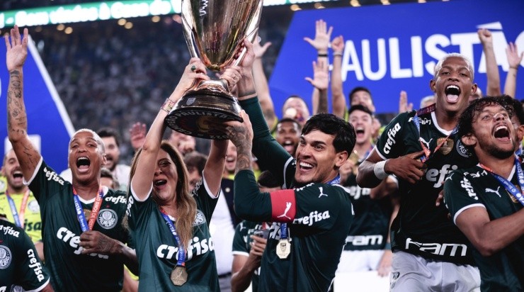 Foto: Ettore Chiereguini/AGIF - Elenco comemorando a conquista do ano passado. 