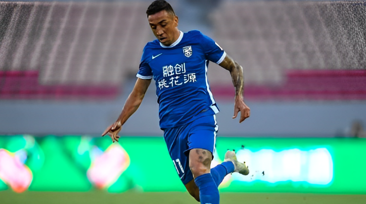 Foto: Divulgação/Wuhan Three Towns - Davidson recebeu proposta do Botafogo