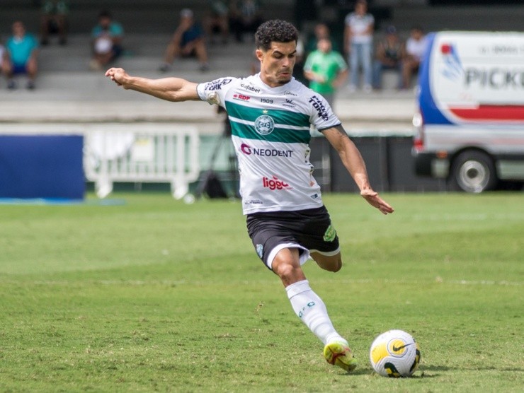 Robson Mafra/AGIF – Egídio atuando pelo Coritiba