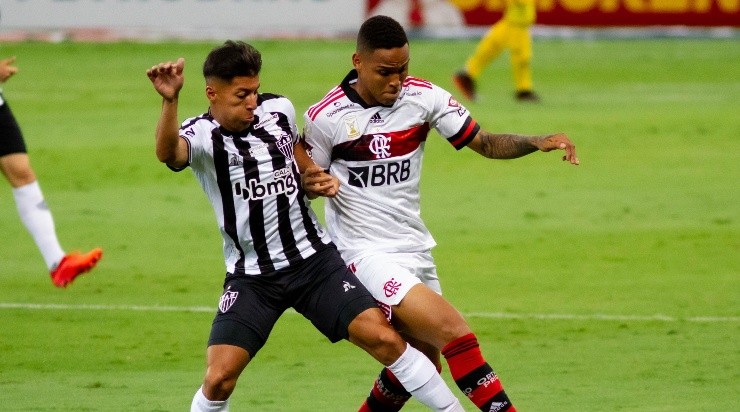 Foto: Fernando Moreno/AGIF - Franco em ação contra o Flamengo.